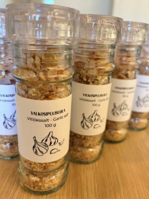 Muhoksen Paroonin valkosipulista ja Himalajan vuorisuolasta valmistettu suolamylly.